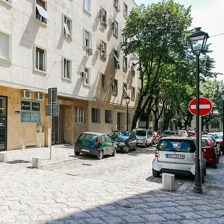 Adorable Old Town Apt